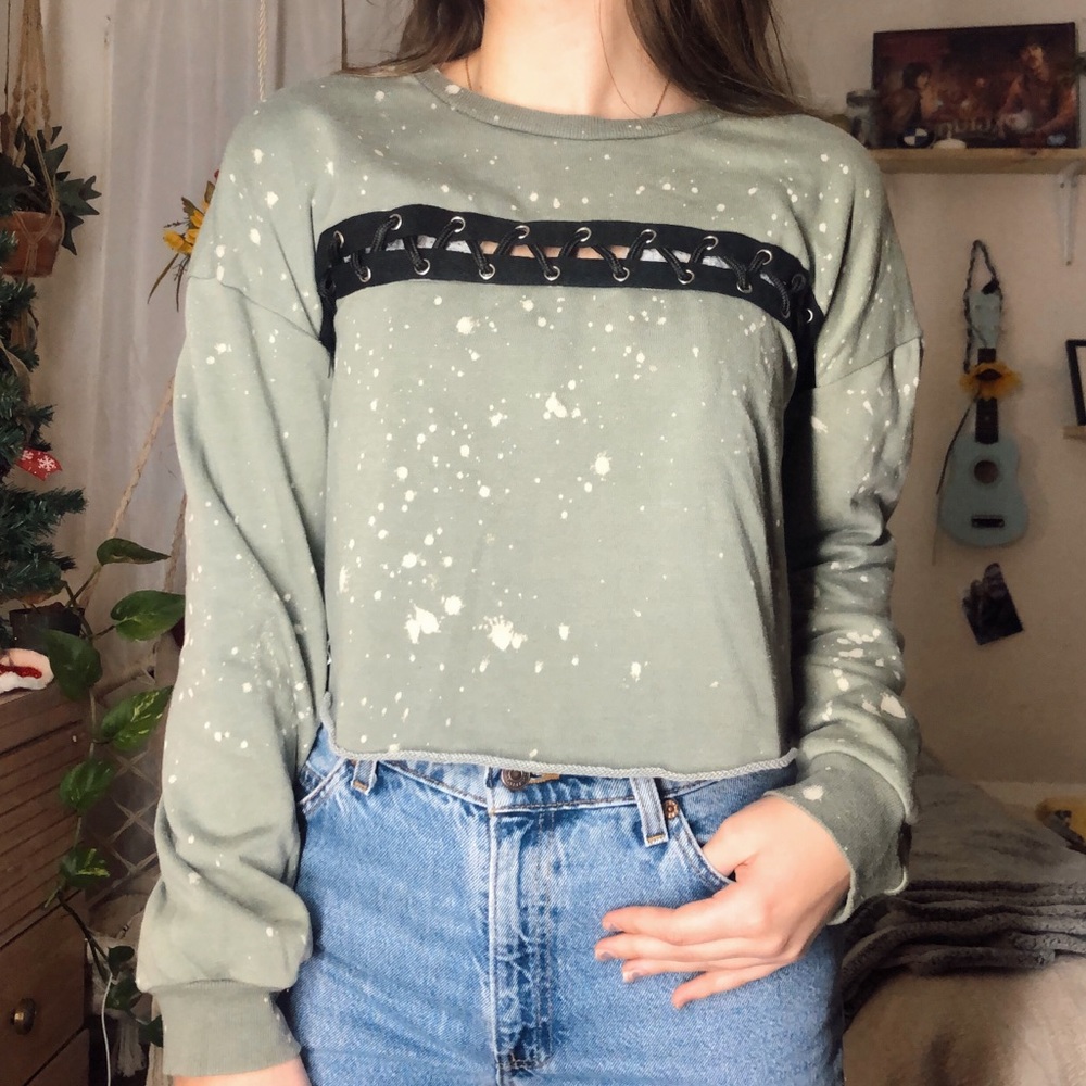 RUE 21 LONG SLEEVE CROP TOP!